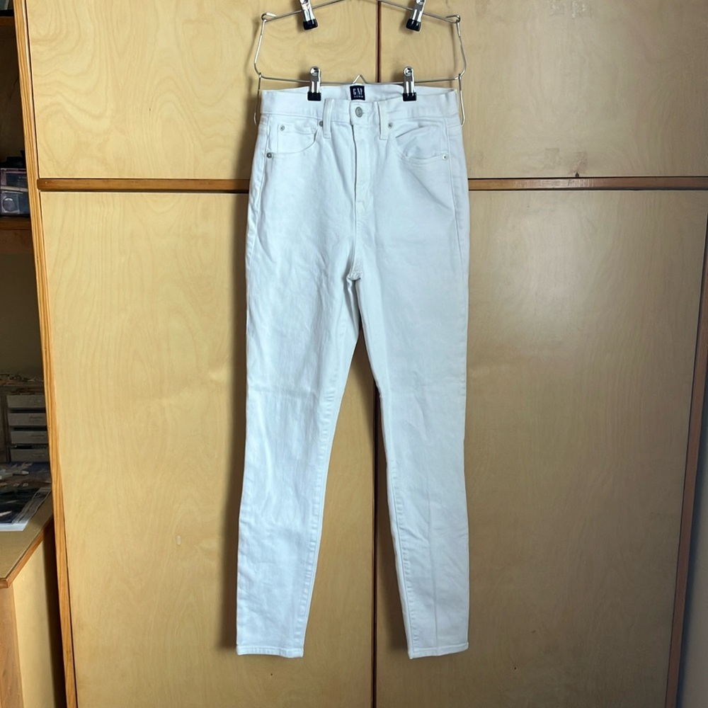 White Gap Jeans! True Skinny Jeans, in a TALL